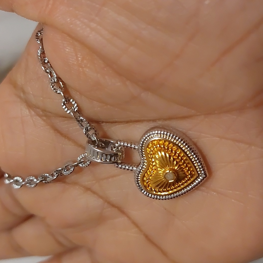 Diamonds International Heart Pendant Necklace .02 Ctw Diamond Silver Gold Tone - Picture 3 of 6